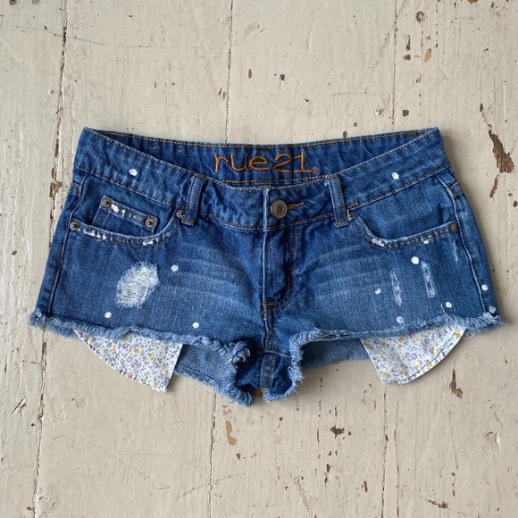 Rue 21 Daisy Dukes Distressed Jean shorts size 1-2 - Picture 1 of 4